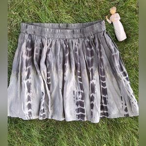 American Eagle Outfitters Ombré Green and Black Skirt Size M